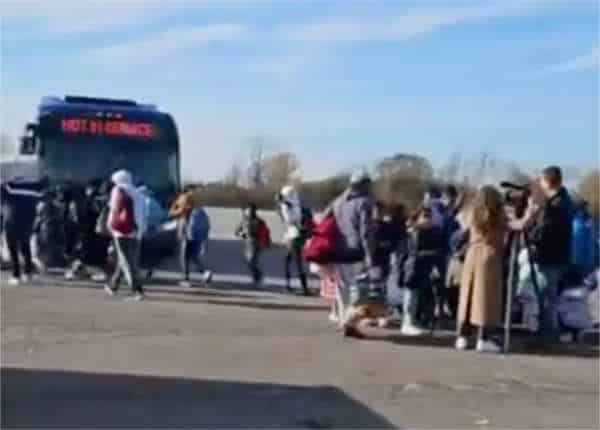 NextImg:People Coming Illegally Flee Chicago and New York City